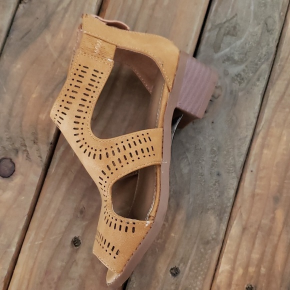 Camel Girls peep toe booties with tiny heel - Picture 7 of 8